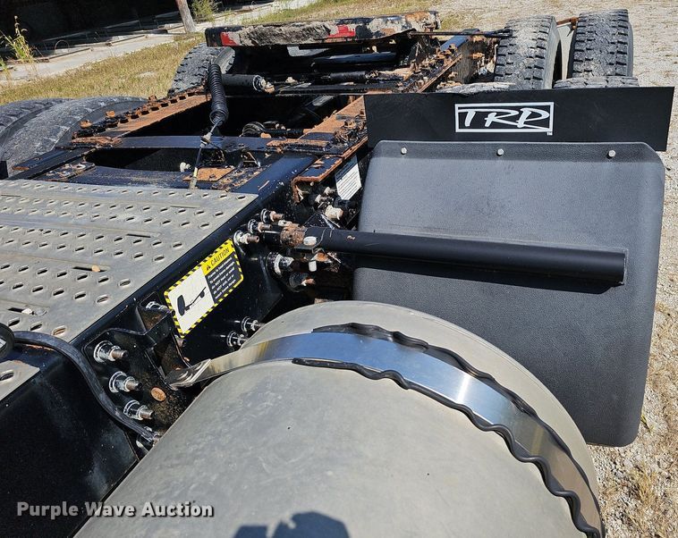 image for item DQ1117 2007 Mack CXN613  semi truck