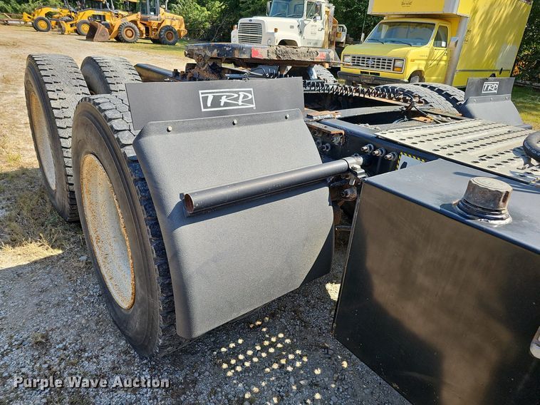 image for item DQ1117 2007 Mack CXN613  semi truck