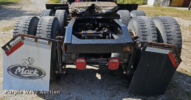 image for item DQ1117 2007 Mack CXN613  semi truck