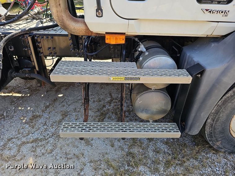 image for item DQ1117 2007 Mack CXN613  semi truck