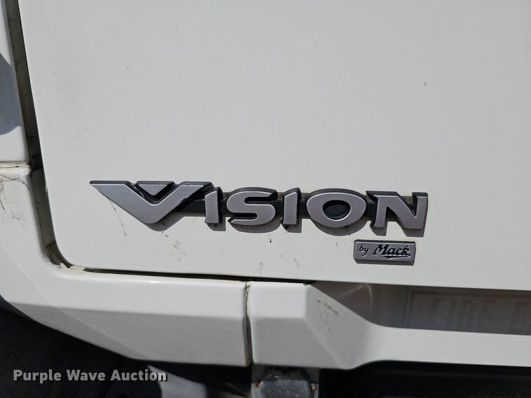 image for item DQ1117 2007 Mack CXN613  semi truck