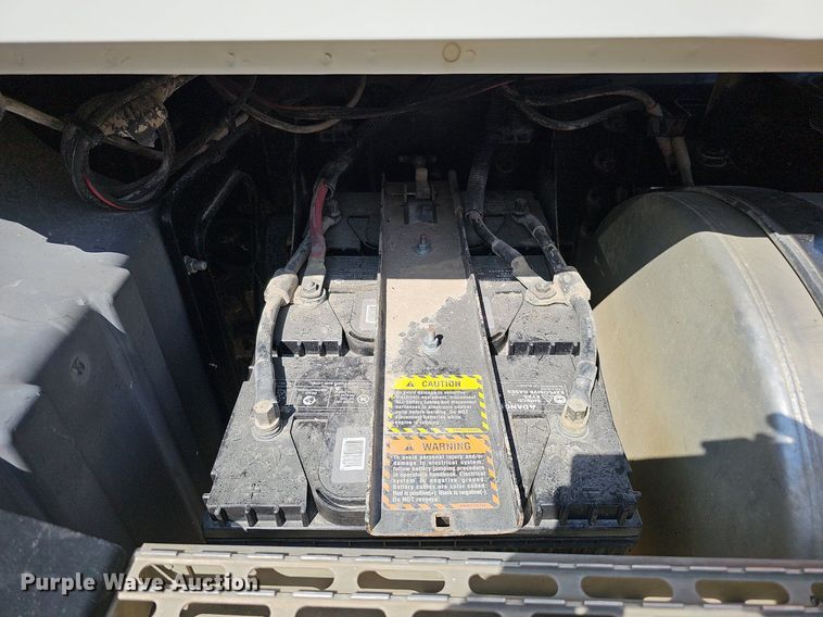 image for item DQ1117 2007 Mack CXN613  semi truck