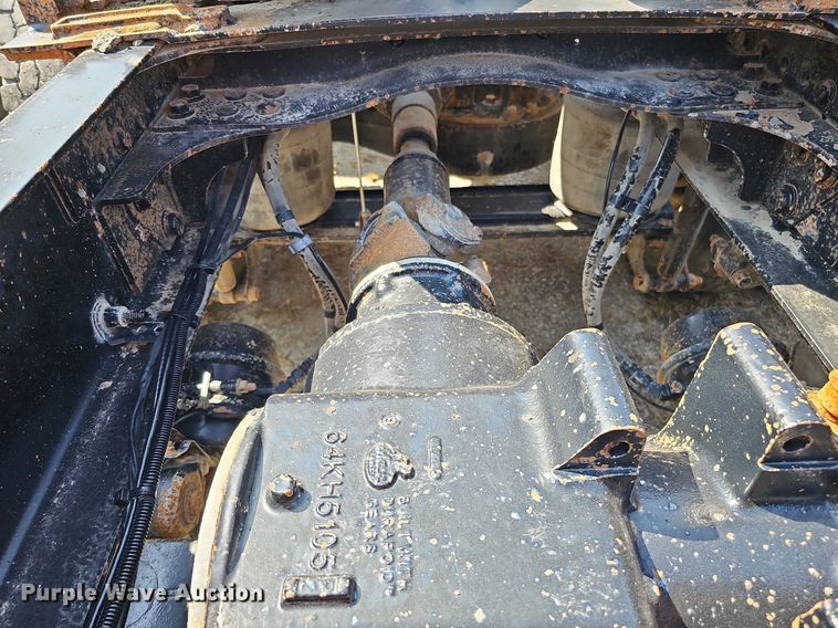 image for item DQ1117 2007 Mack CXN613  semi truck