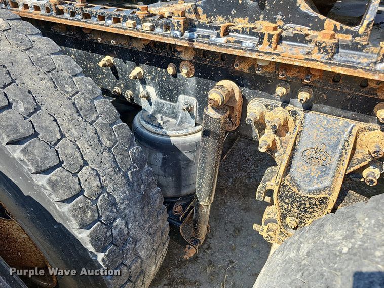 image for item DQ1117 2007 Mack CXN613  semi truck