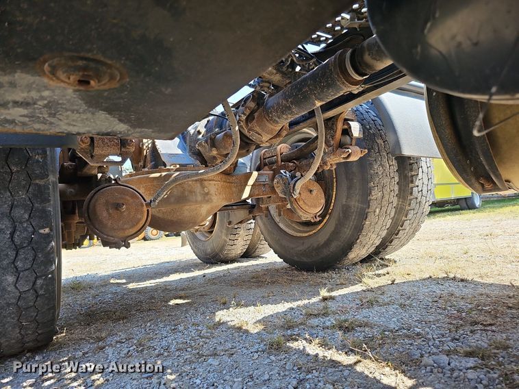 image for item DQ1117 2007 Mack CXN613  semi truck