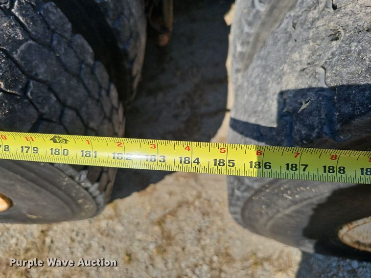 image for item DQ1117 2007 Mack CXN613  semi truck