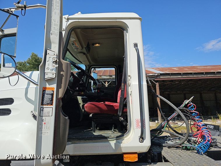 image for item DQ1117 2007 Mack CXN613  semi truck