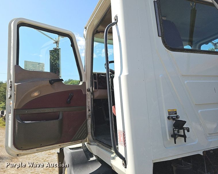 image for item DQ1117 2007 Mack CXN613  semi truck