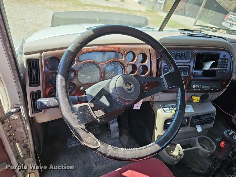 image for item DQ1117 2007 Mack CXN613  semi truck