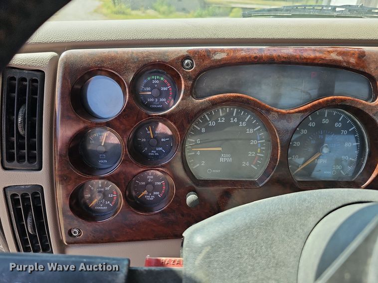 image for item DQ1117 2007 Mack CXN613  semi truck