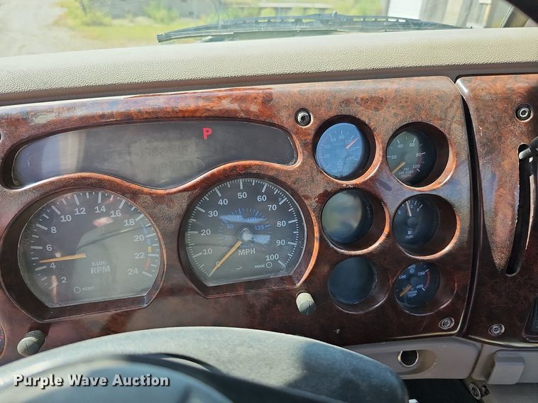 image for item DQ1117 2007 Mack CXN613  semi truck