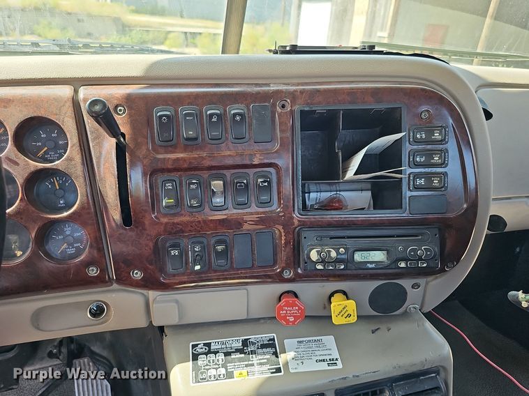 image for item DQ1117 2007 Mack CXN613  semi truck