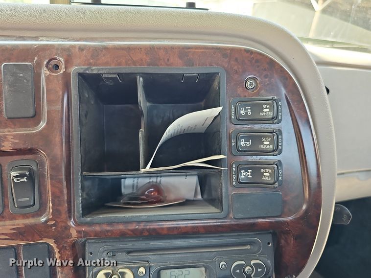 image for item DQ1117 2007 Mack CXN613  semi truck