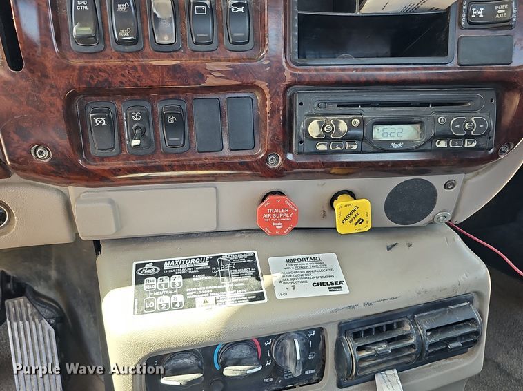 image for item DQ1117 2007 Mack CXN613  semi truck