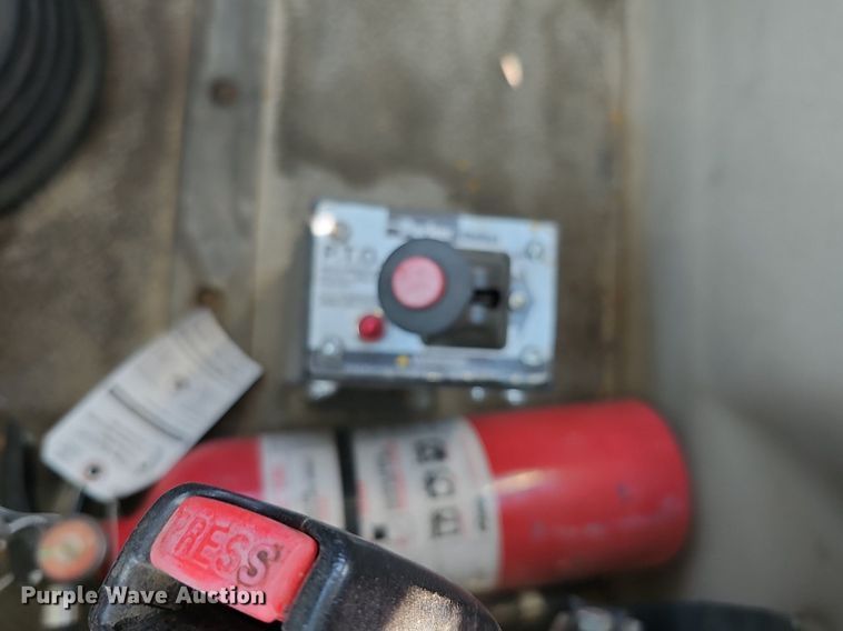 image for item DQ1117 2007 Mack CXN613  semi truck