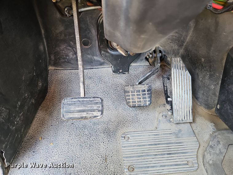 image for item DQ1117 2007 Mack CXN613  semi truck