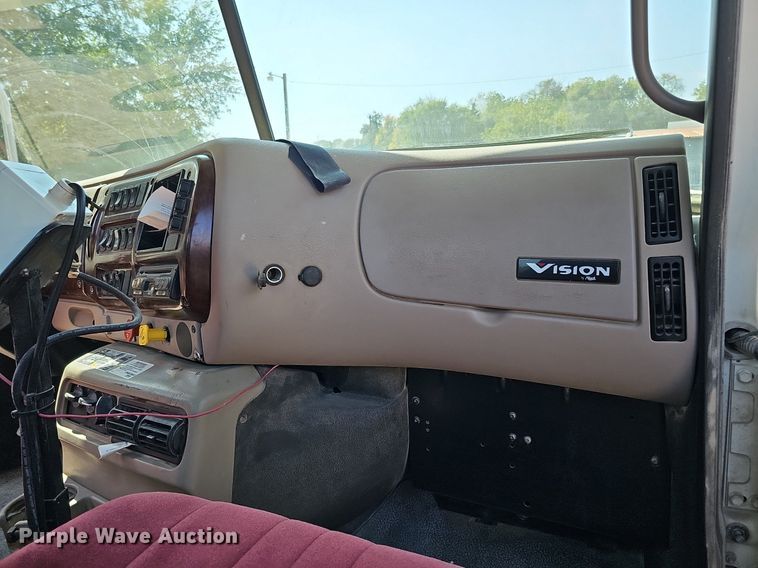 image for item DQ1117 2007 Mack CXN613  semi truck