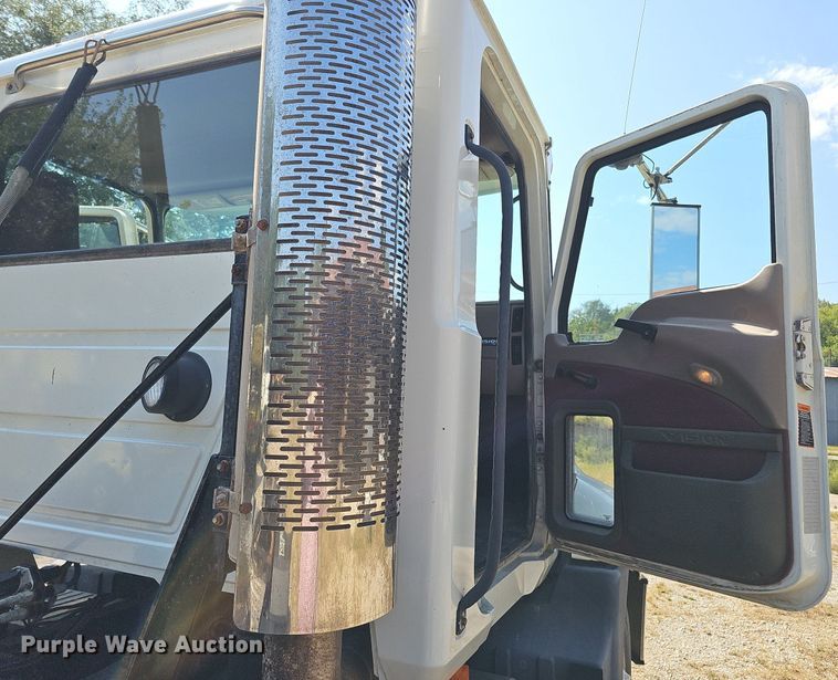 image for item DQ1117 2007 Mack CXN613  semi truck