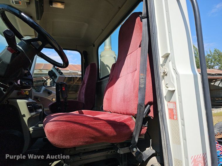 image for item DQ1117 2007 Mack CXN613  semi truck