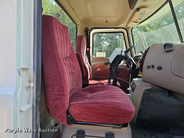 image for item DQ1117 2007 Mack CXN613  semi truck