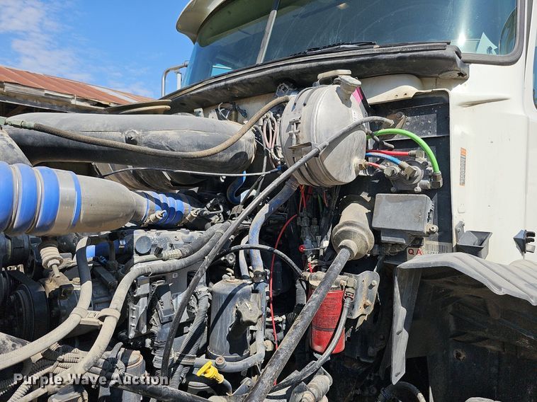 image for item DQ1117 2007 Mack CXN613  semi truck