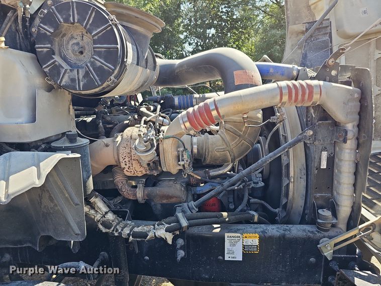 image for item DQ1117 2007 Mack CXN613  semi truck