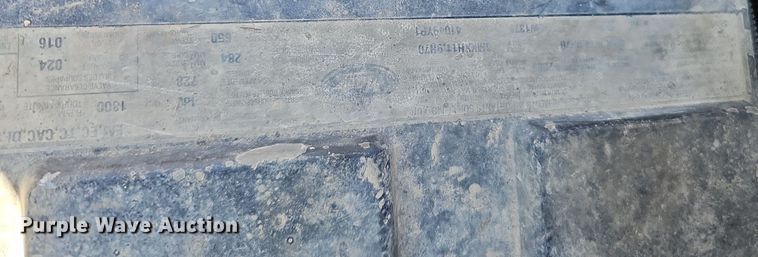 image for item DQ1117 2007 Mack CXN613  semi truck