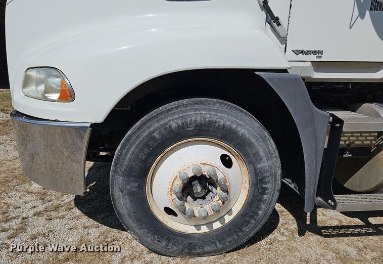 image for item DQ1117 2007 Mack CXN613  semi truck