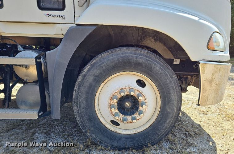 image for item DQ1117 2007 Mack CXN613  semi truck