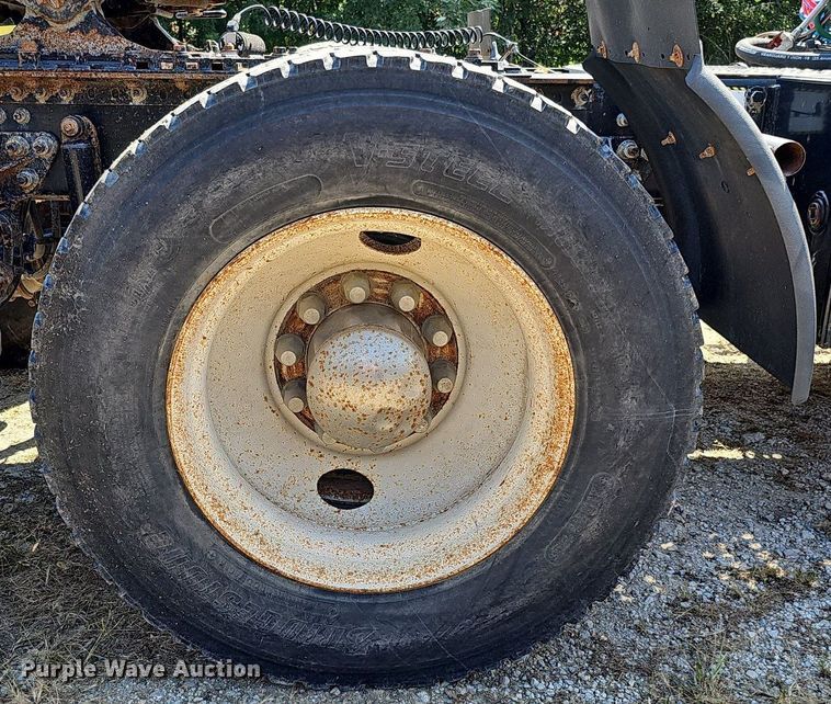 image for item DQ1117 2007 Mack CXN613  semi truck