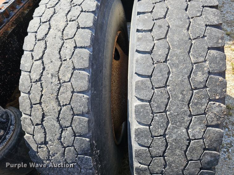 image for item DQ1117 2007 Mack CXN613  semi truck