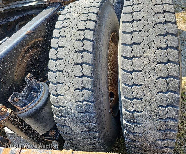 image for item DQ1117 2007 Mack CXN613  semi truck