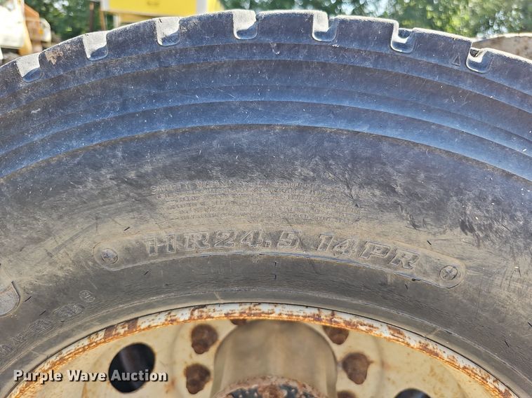 image for item DQ1117 2007 Mack CXN613  semi truck