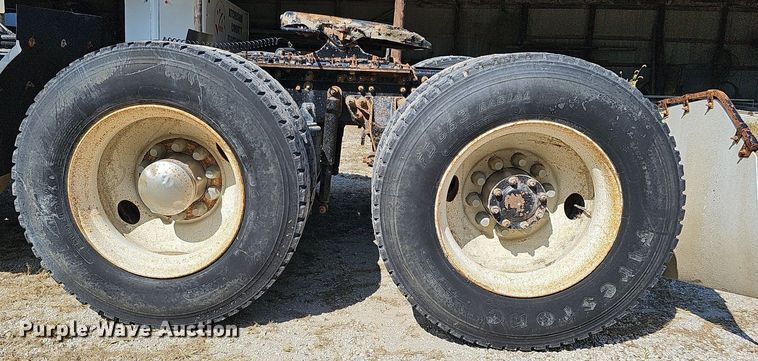 image for item DQ1117 2007 Mack CXN613  semi truck