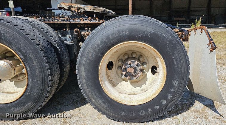 image for item DQ1117 2007 Mack CXN613  semi truck