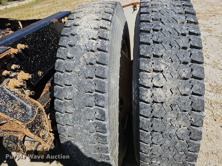 image for item DQ1117 2007 Mack CXN613  semi truck