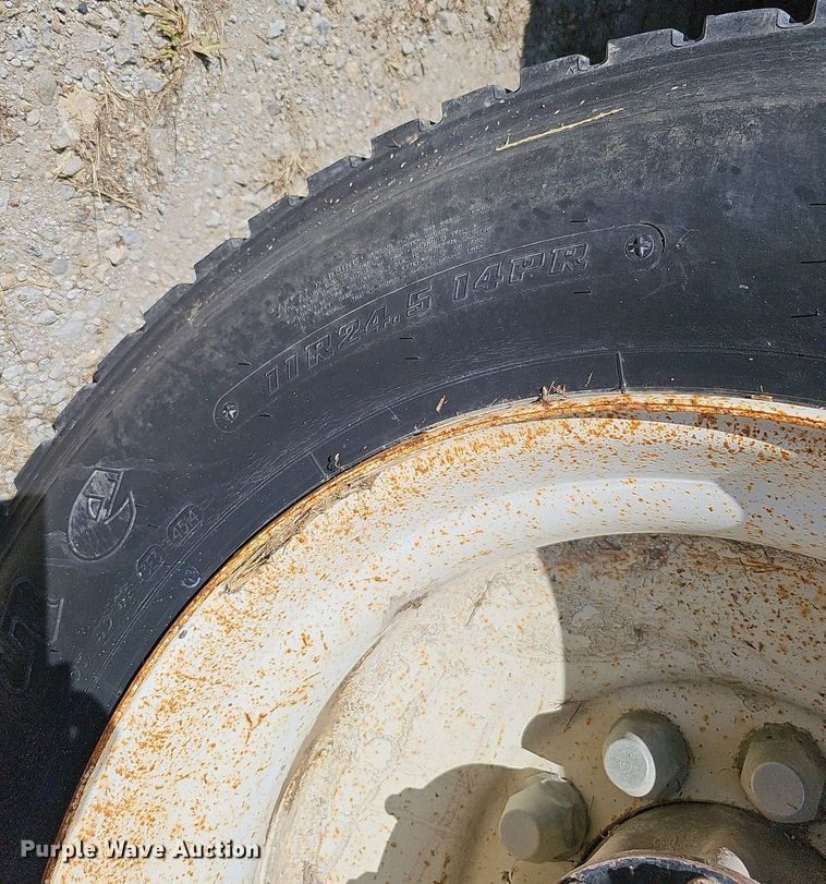 image for item DQ1117 2007 Mack CXN613  semi truck