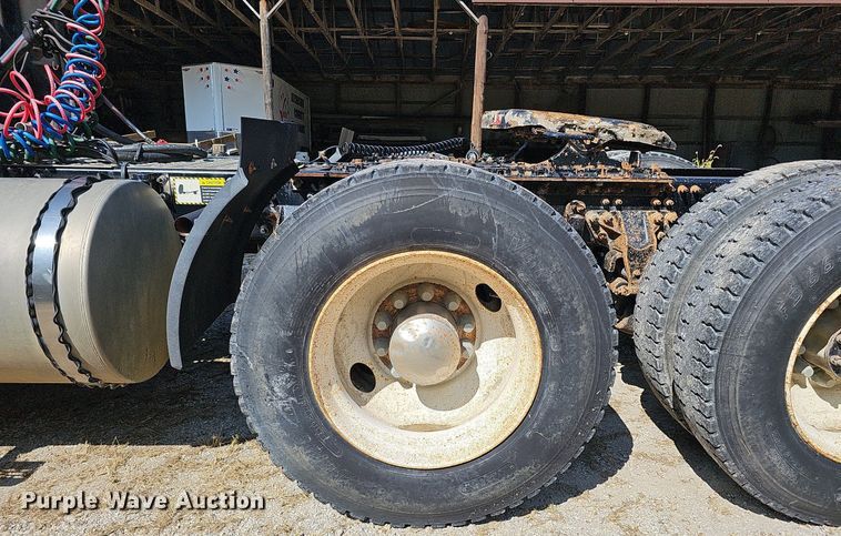 image for item DQ1117 2007 Mack CXN613  semi truck