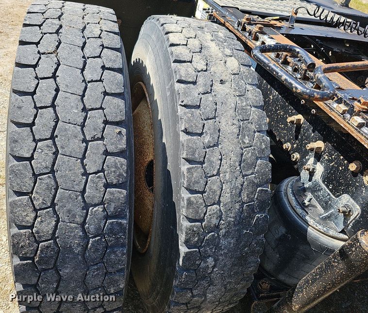 image for item DQ1117 2007 Mack CXN613  semi truck