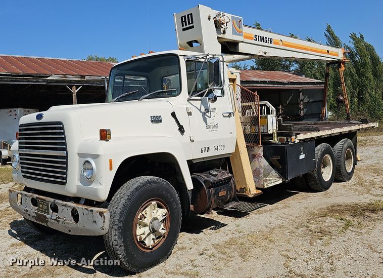 image for item DQ1118 1985 Ford LT8000  crane truck