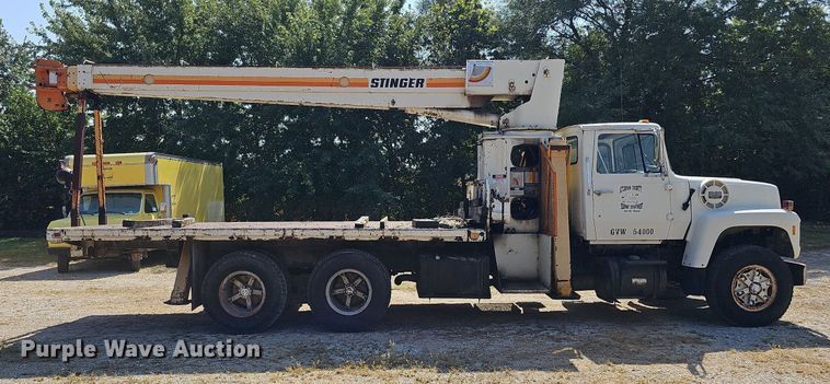 image for item DQ1118 1985 Ford LT8000  crane truck