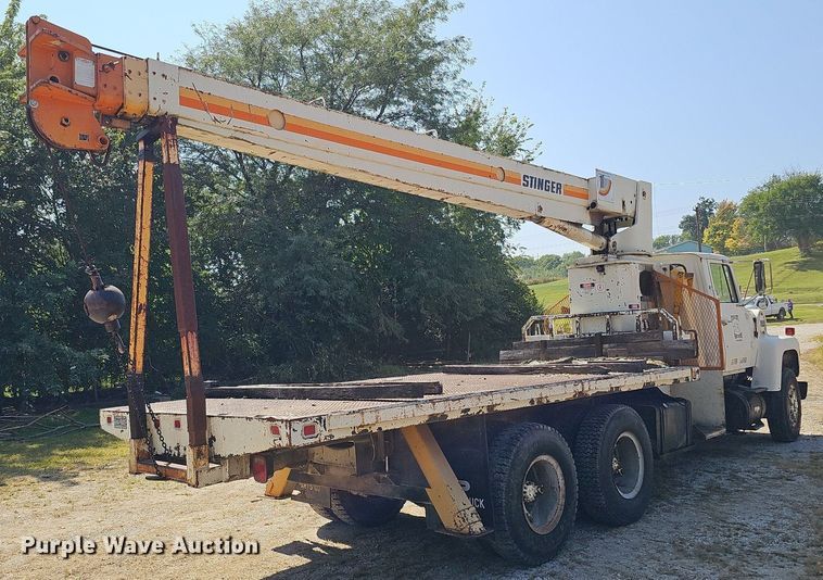 image for item DQ1118 1985 Ford LT8000  crane truck