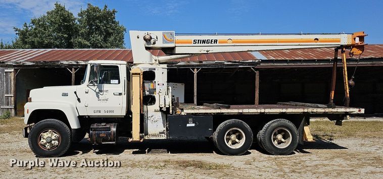 image for item DQ1118 1985 Ford LT8000  crane truck