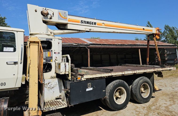 image for item DQ1118 1985 Ford LT8000  crane truck