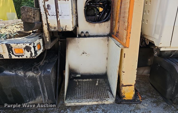 image for item DQ1118 1985 Ford LT8000  crane truck