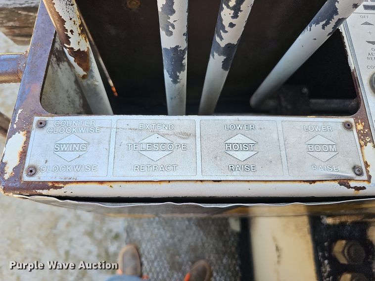 image for item DQ1118 1985 Ford LT8000  crane truck