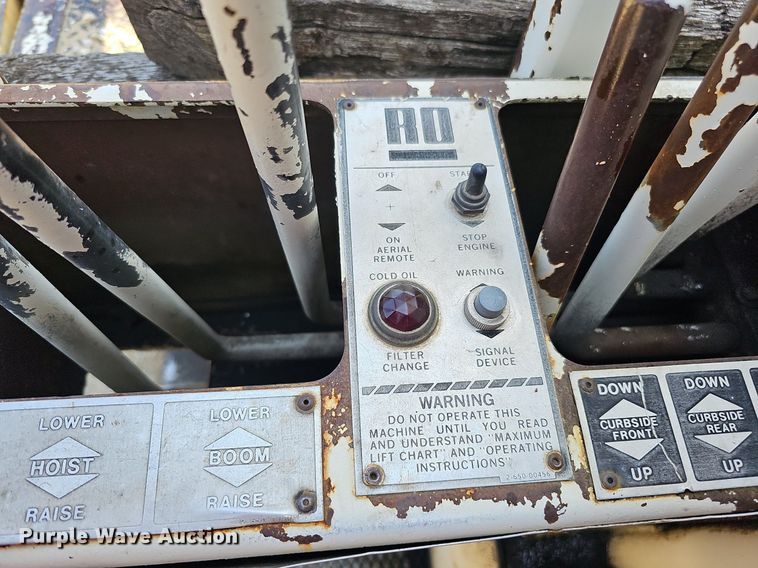 image for item DQ1118 1985 Ford LT8000  crane truck