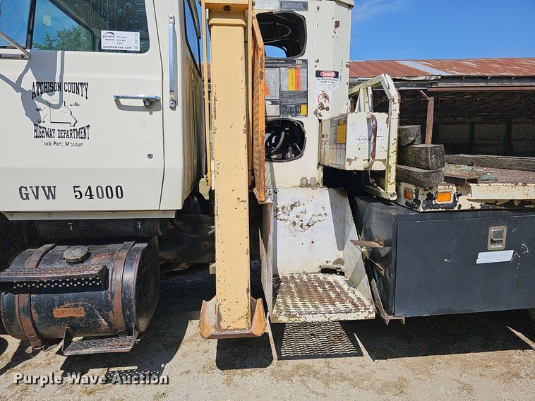 image for item DQ1118 1985 Ford LT8000  crane truck