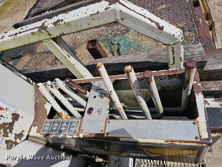 image for item DQ1118 1985 Ford LT8000  crane truck