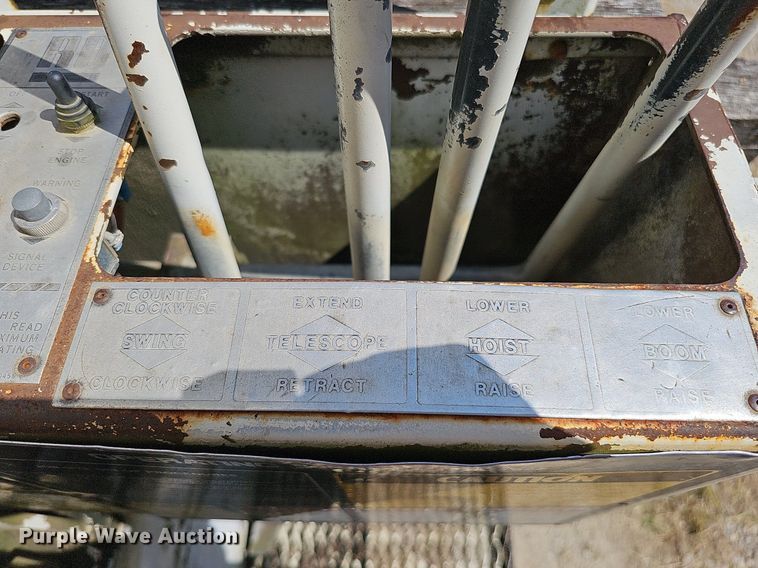 image for item DQ1118 1985 Ford LT8000  crane truck